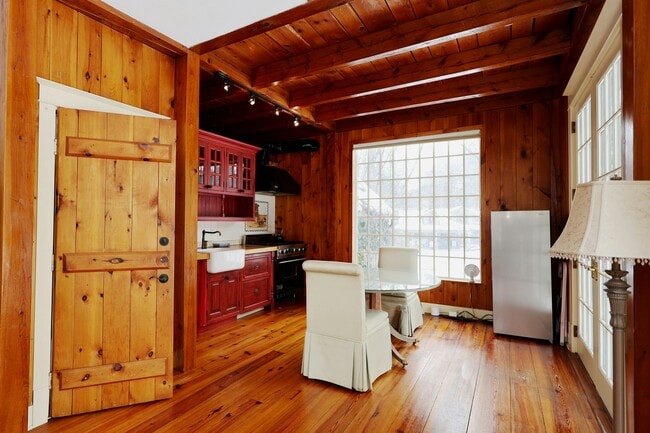 369 Ethan Allen Hwy in Ridgefield, CT - Building Photo - Building Photo