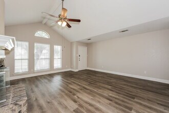 8500 Cove Meadow Ln in Fort Worth, TX - Building Photo - Building Photo