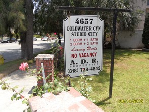 4657 Coldwater Canyon in Studio City, CA - Foto de edificio - Building Photo