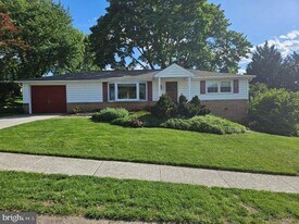 24 Malvern Dr in Manchester, PA - Building Photo