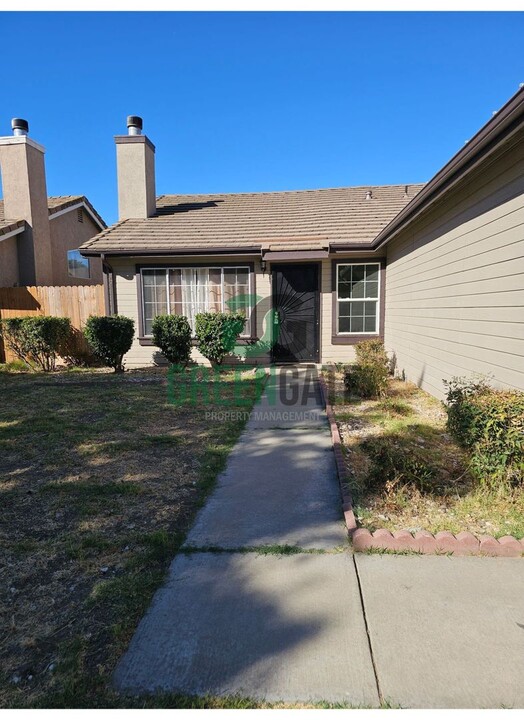 725 Codington Way in Modesto, CA - Building Photo