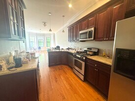 1087 Beacon St, Unit 89-3 in Brookline, MA - Building Photo