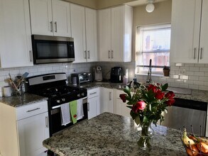 1214 N Damen Ave-Unit -Third Floor (#3) in Chicago, IL - Building Photo - Building Photo