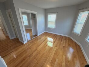 31 Middle St, Unit A in Newton, MA - Building Photo - Building Photo