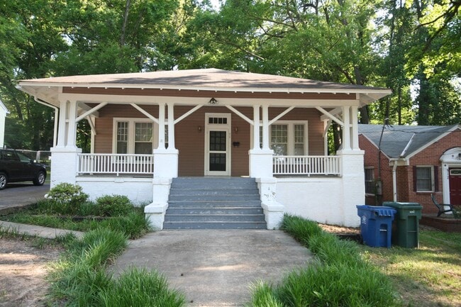 property at 814 W Markham Ave