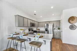 2322 E Walnut Ave in Tulare, CA - Building Photo