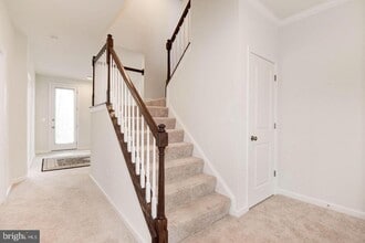 42482 Dogwood Glen Square in Sterling, VA - Building Photo - Building Photo