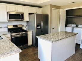 2810 Grants Lake Blvd in Sugar Land, TX - Building Photo