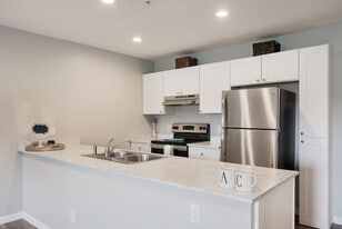 Arbor Crossings in Muskegon, MI - Building Photo