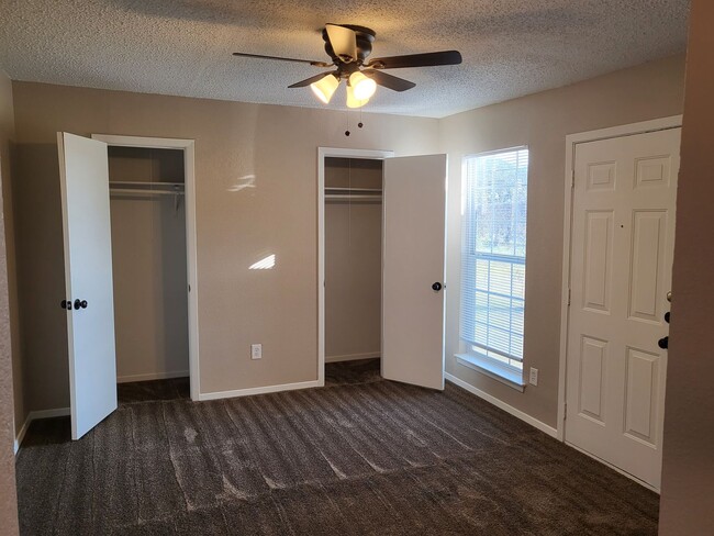 809 Treadwell Ct in Hurst, TX - Building Photo - Building Photo