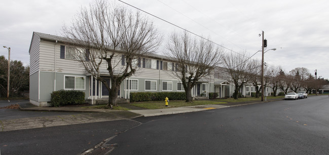 Maple Court Apartments in Vancouver, WA - Building Photo - Building Photo