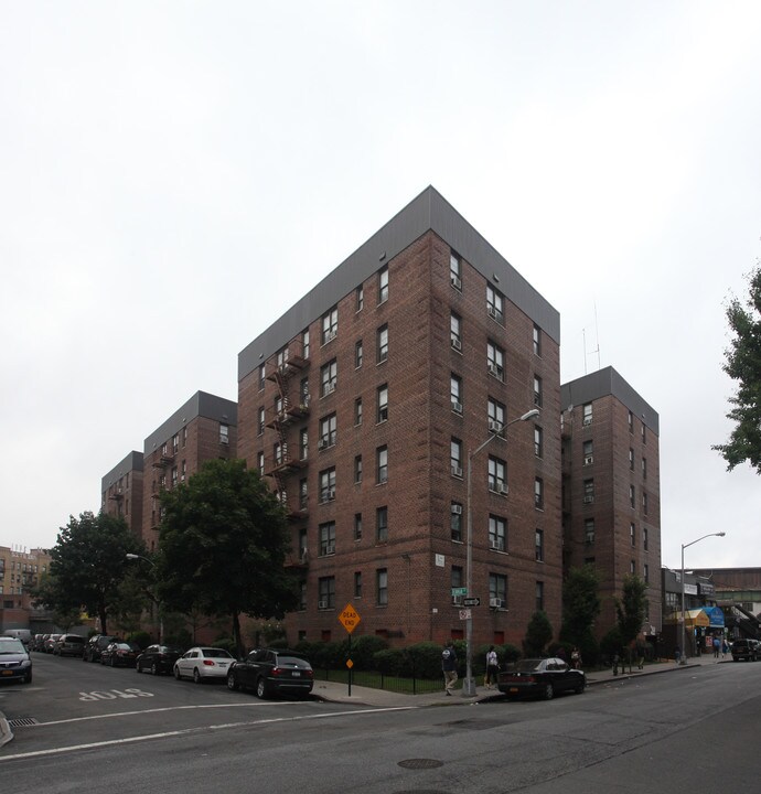 89-25 Elmhurst Ave in Jackson Heights, NY - Building Photo