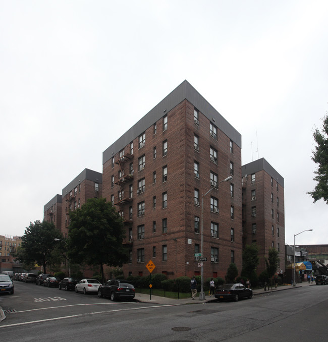 89-25 Elmhurst Ave in Jackson Heights, NY - Building Photo - Building Photo