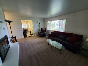 705 SE Scenic View Dr in College Place, WA - Foto de edificio - Building Photo