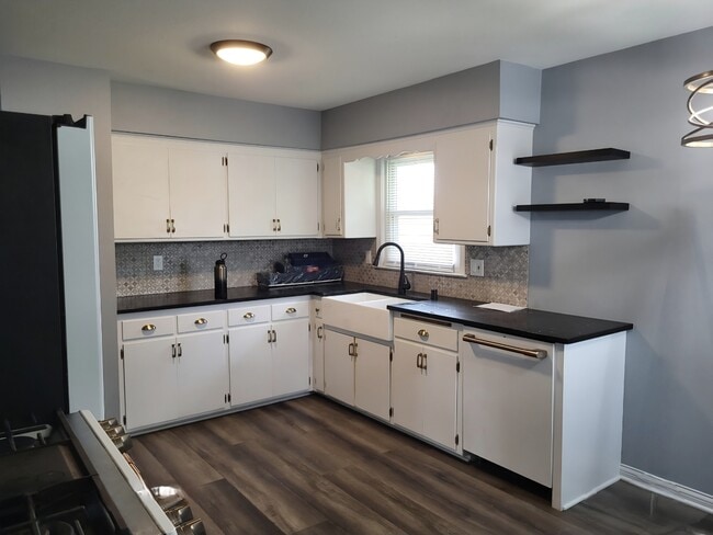W158N9026 Charles Dr in Menomonee Falls, WI - Building Photo - Building Photo