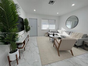 1910 Thomas St, Unit 2 in Hollywood, FL - Building Photo - Building Photo
