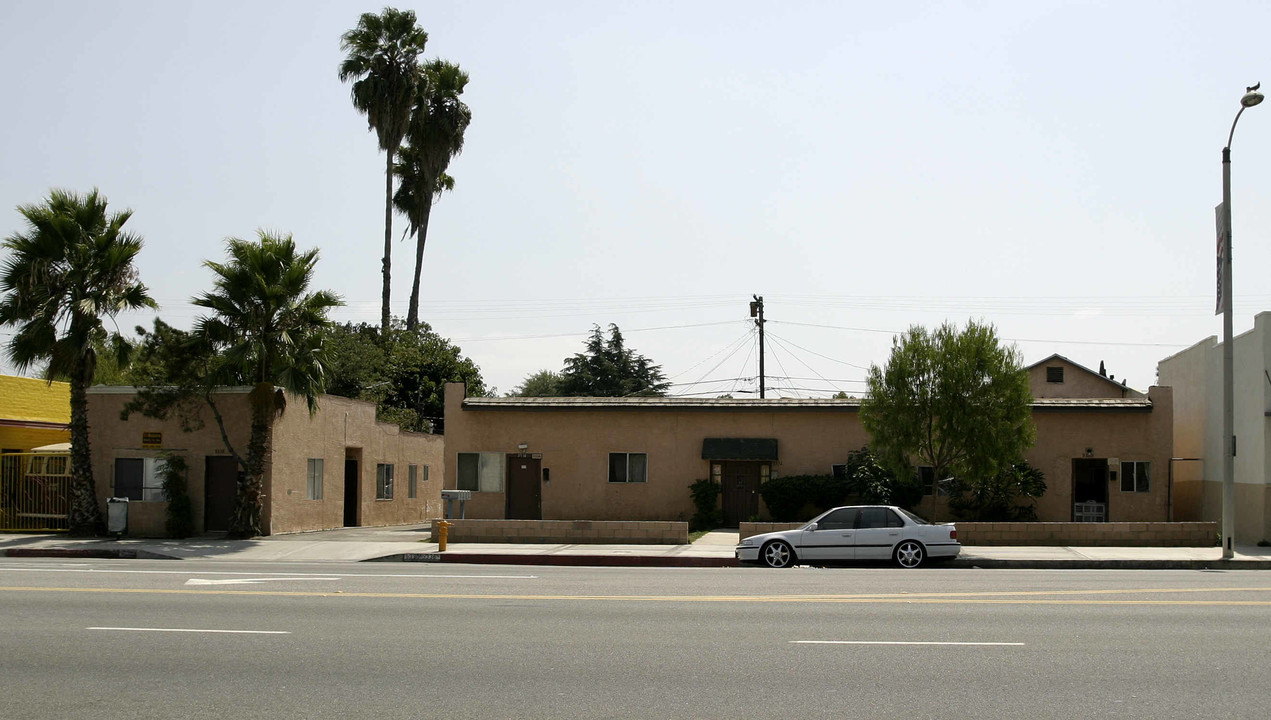 9330-9338 Valley Blvd in Rosemead, CA - Foto de edificio