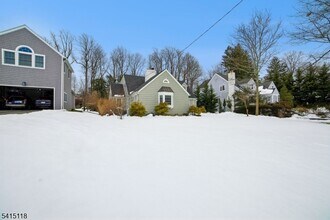 10 Great Hills Terrace in Millburn, NJ - Building Photo - Building Photo