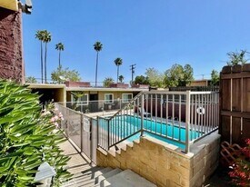 68460 Kings Rd, Unit 6 in Cathedral City, CA - Building Photo