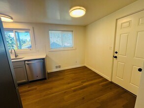 409-411 Eastfield Dr in Oregon City, OR - Building Photo - Building Photo