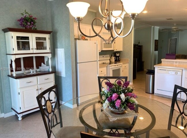 3021 SW 52nd Ave in Davie, FL - Building Photo - Building Photo