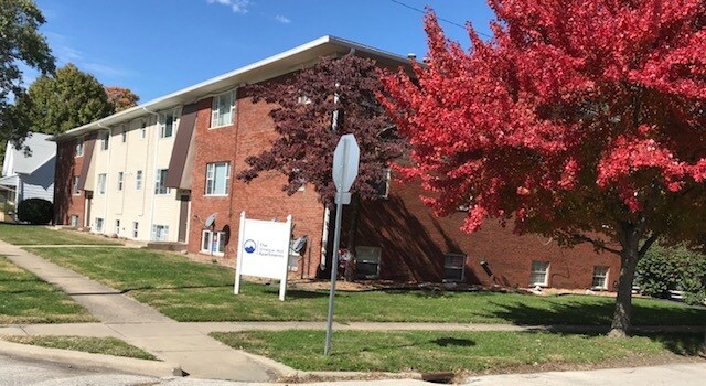 201 W Allen St in Springfield, IL - Building Photo
