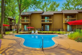 Forrest Grove Apartments in Wichita, KS - Foto de edificio - Building Photo