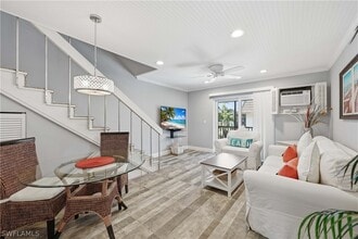 87 N Collier Blvd in Marco Island, FL - Foto de edificio - Building Photo