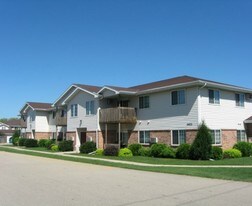 Foxwood Crossing in Neenah, WI - Building Photo