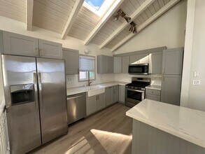 1721 Haynes Ln in Redondo Beach, CA - Building Photo - Building Photo