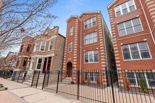 2033 W Huron St, Unit 1 in Chicago, IL - Building Photo