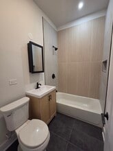 2145 W 18th Pl, Unit 2F in Chicago, IL - Building Photo - Building Photo