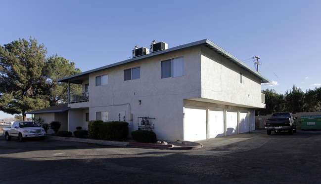 1390 Deseret Ave in Barstow, CA - Building Photo - Building Photo