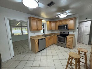 5299 32nd Terrace N in St. Petersburg, FL - Building Photo - Building Photo