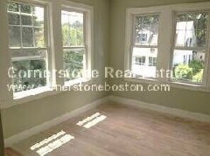 75 Beechcroft St, Unit 3 in Boston, MA - Foto de edificio - Building Photo