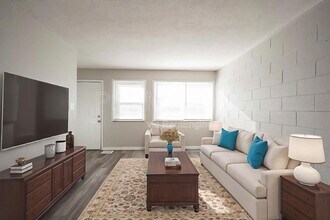 6050 E 16th St in Indianapolis, IN - Foto de edificio - Building Photo