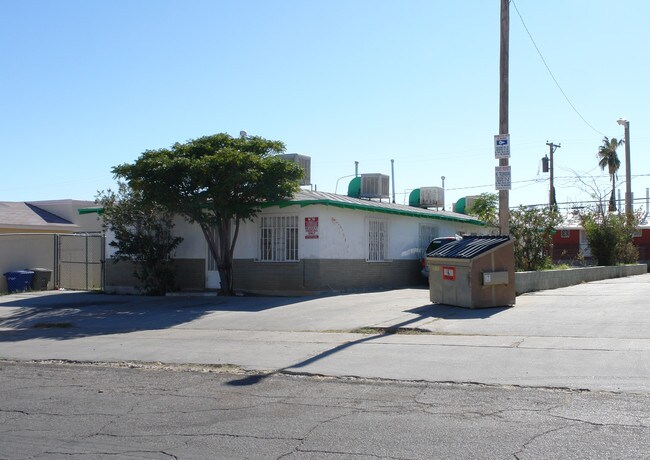 3806-3808 Lincoln Ave in El Paso, TX - Foto de edificio - Building Photo