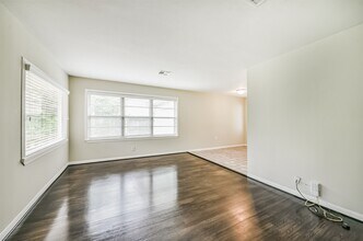 4924 Palmetto St in Bellaire, TX - Building Photo - Building Photo