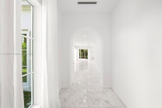 315 Santander Ave in Coral Gables, FL - Foto de edificio - Building Photo