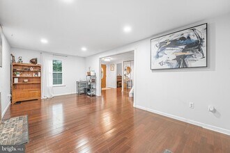 25921 Largo Ct in Damascus, MD - Foto de edificio - Building Photo