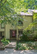 11562 Woodhollow Ct in Reston, VA - Building Photo - Building Photo