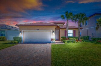 8148 NW Greenbank Cir in Port St. Lucie, FL - Building Photo - Building Photo