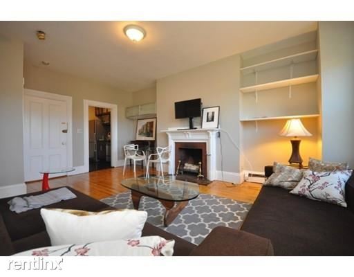 218 Newbury St-Unit -Apt 4F in Boston, MA - Building Photo