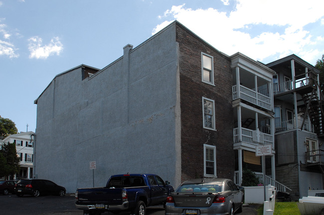 602 Mahantongo St in Pottsville, PA - Building Photo - Building Photo