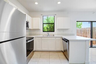 339 NE 12th St in Florida City, FL - Building Photo - Building Photo