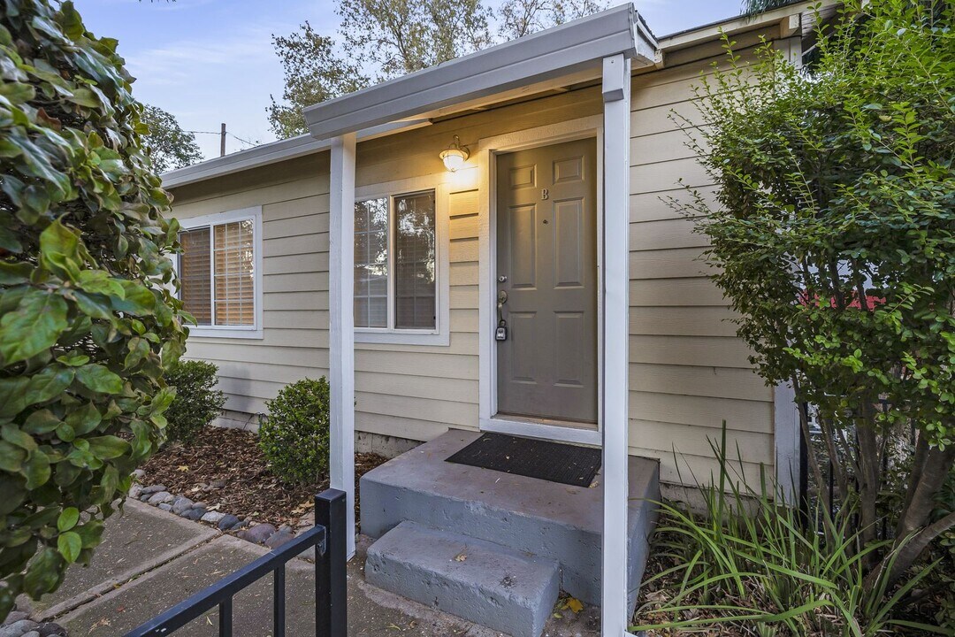 570 E 3rd Ave in Chico, CA - Building Photo