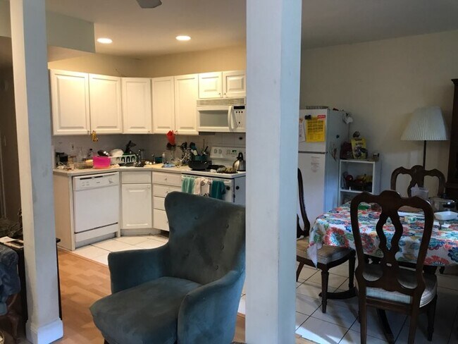 12 Dean Rd in Brookline, MA - Building Photo - Building Photo