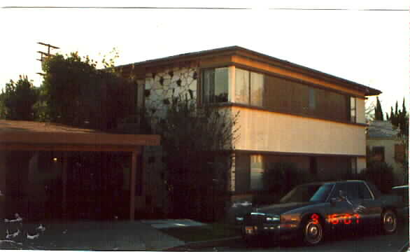 3335 Triangle Pl in Glendale, CA - Foto de edificio