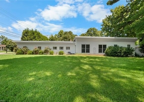 701 Locust Pl, Unit Locust in High Point, NC - Building Photo