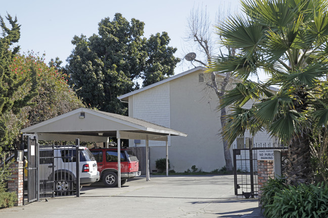 471 Laurel Ave in Hayward, CA - Foto de edificio - Building Photo